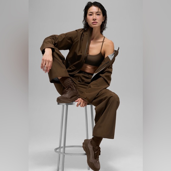 ALO Yoga Alpha Shell Jacket - Picture 4 of 12